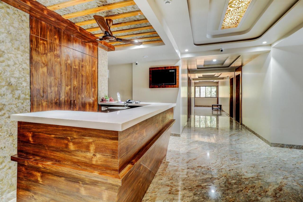 Hotel Apratim Lodging & Boarding Ulhāsnagar Dış mekan fotoğraf