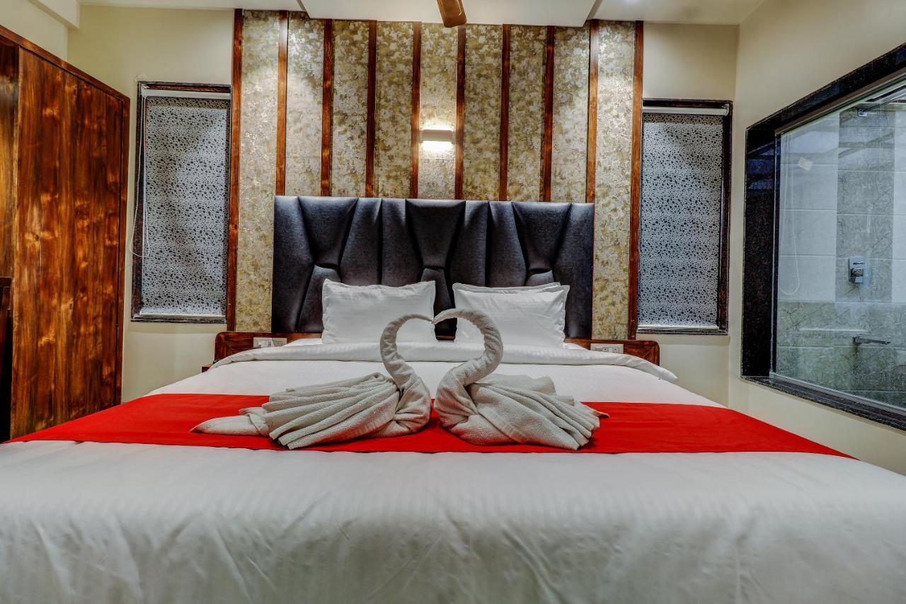 Hotel Apratim Lodging & Boarding Ulhāsnagar Dış mekan fotoğraf