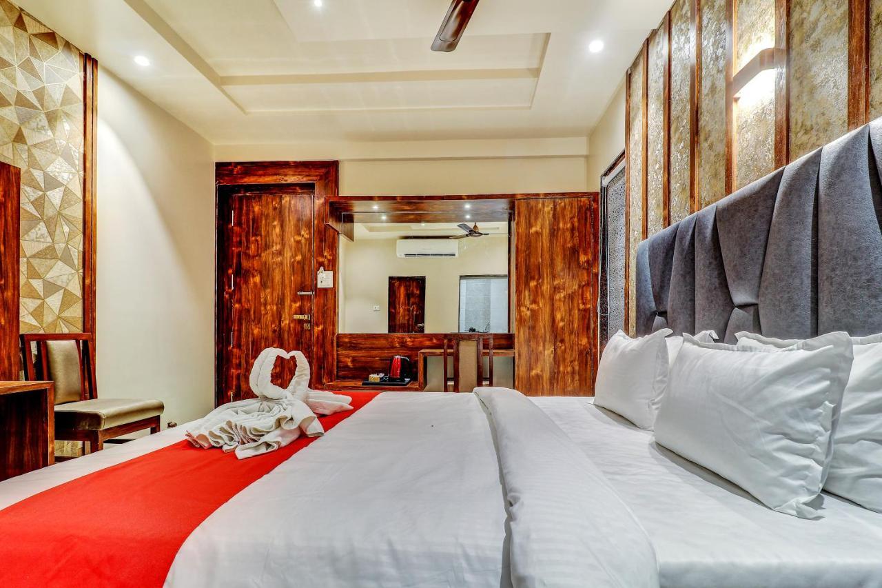 Hotel Apratim Lodging & Boarding Ulhāsnagar Dış mekan fotoğraf