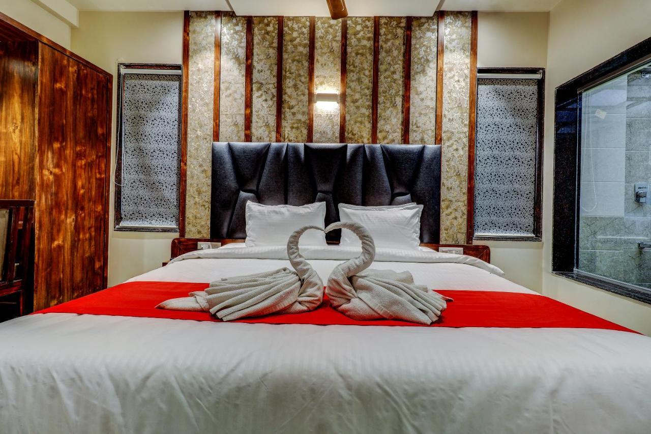 Hotel Apratim Lodging & Boarding Ulhāsnagar Dış mekan fotoğraf