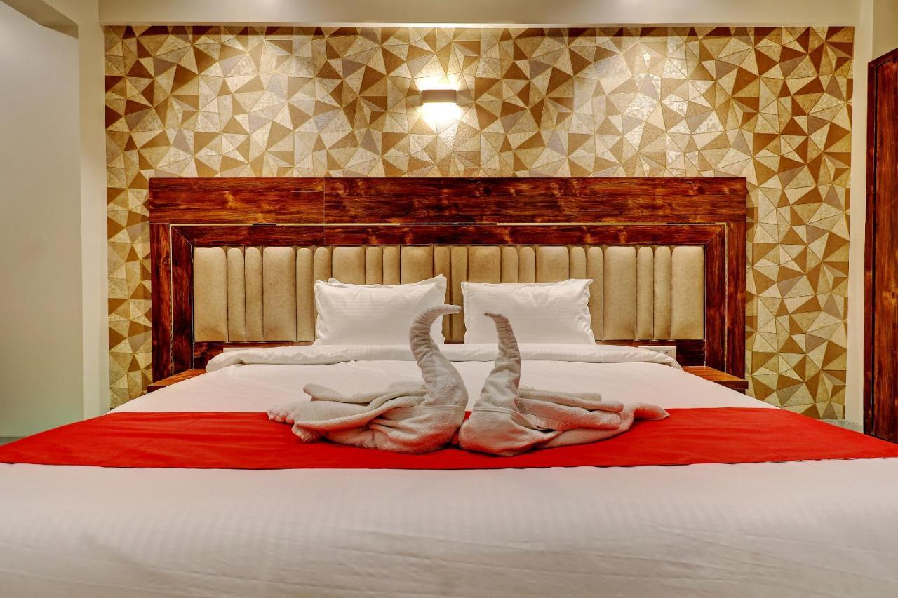 Hotel Apratim Lodging & Boarding Ulhāsnagar Dış mekan fotoğraf