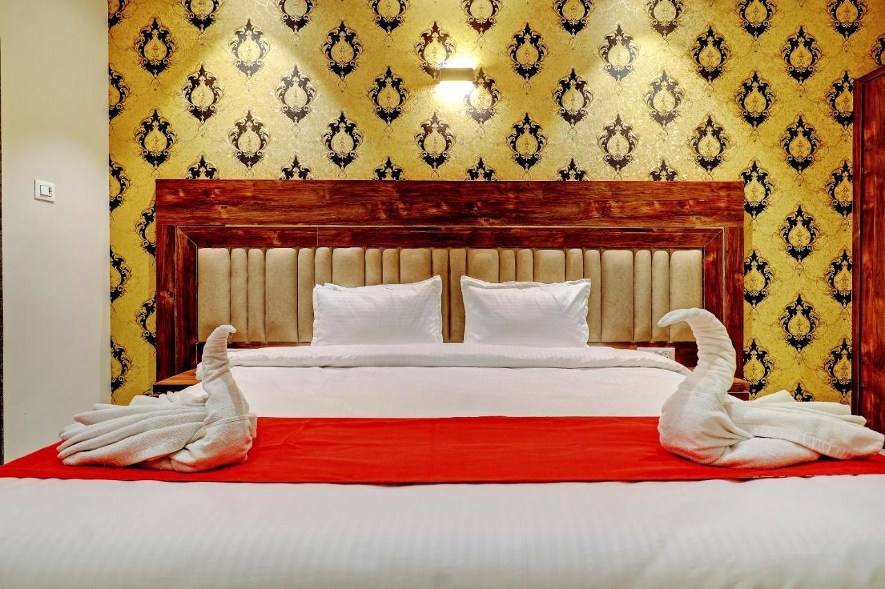 Hotel Apratim Lodging & Boarding Ulhāsnagar Dış mekan fotoğraf