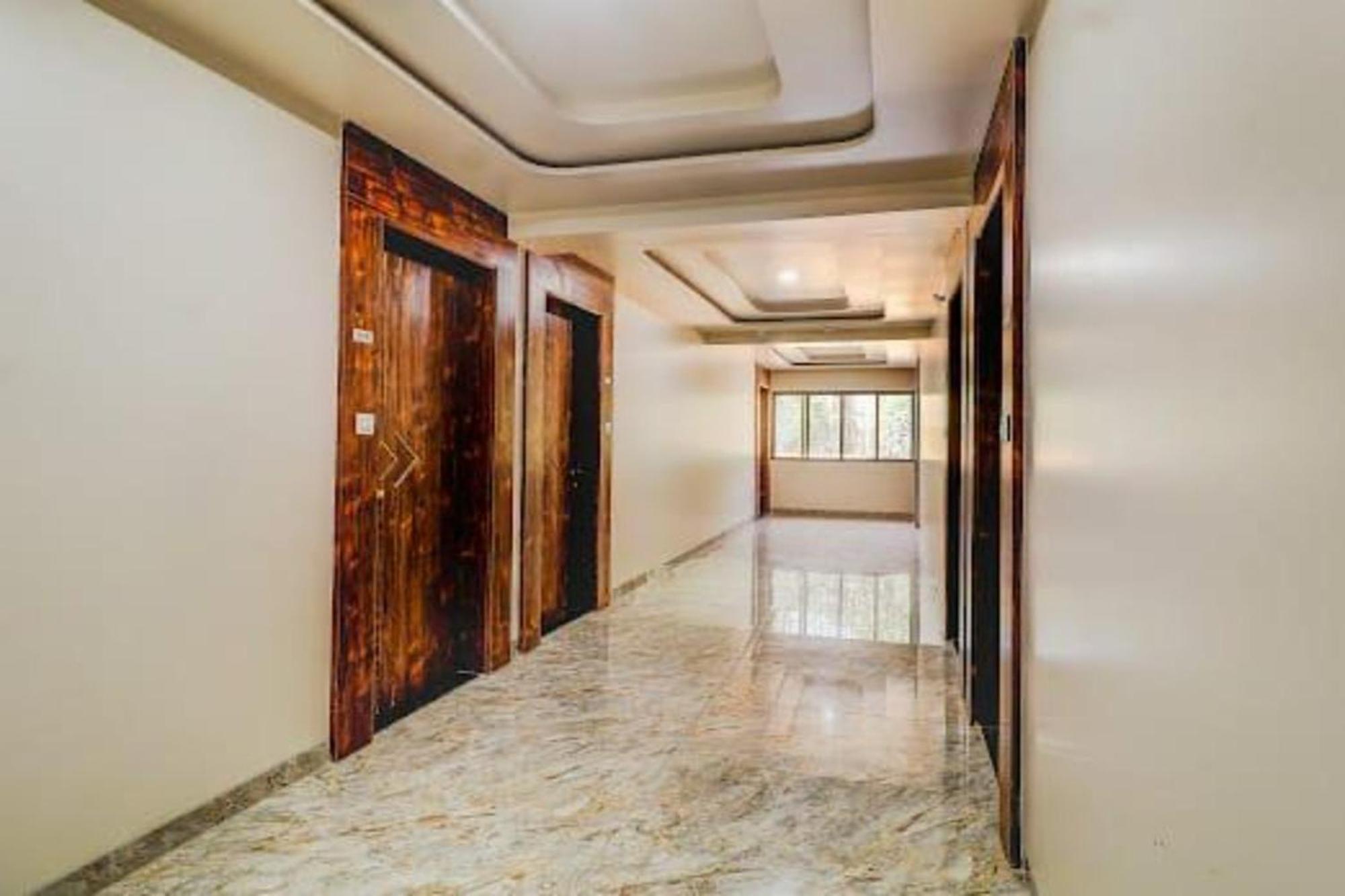 Hotel Apratim Lodging & Boarding Ulhāsnagar Dış mekan fotoğraf